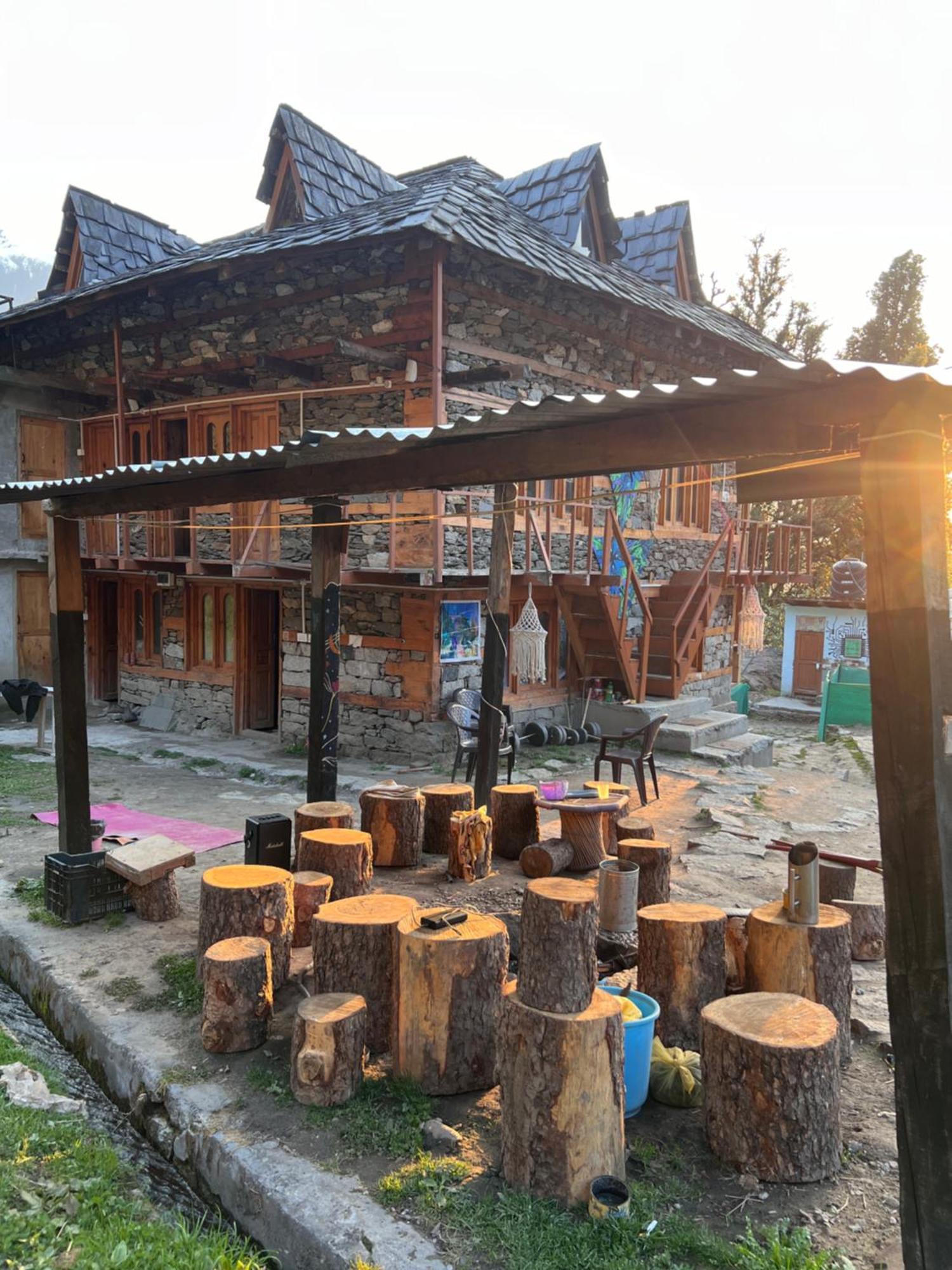 Old Brahma Homestay Kalgha Exterior photo