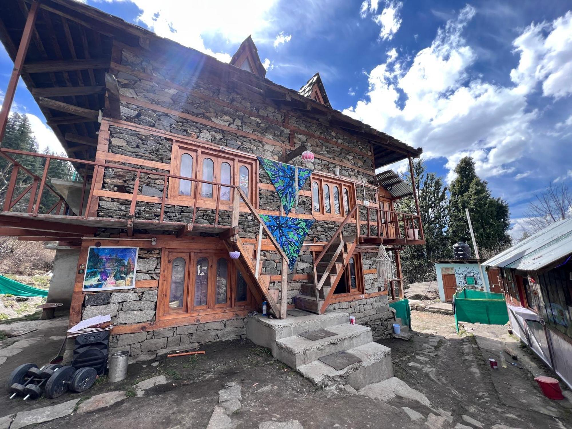 Old Brahma Homestay Kalgha Exterior photo