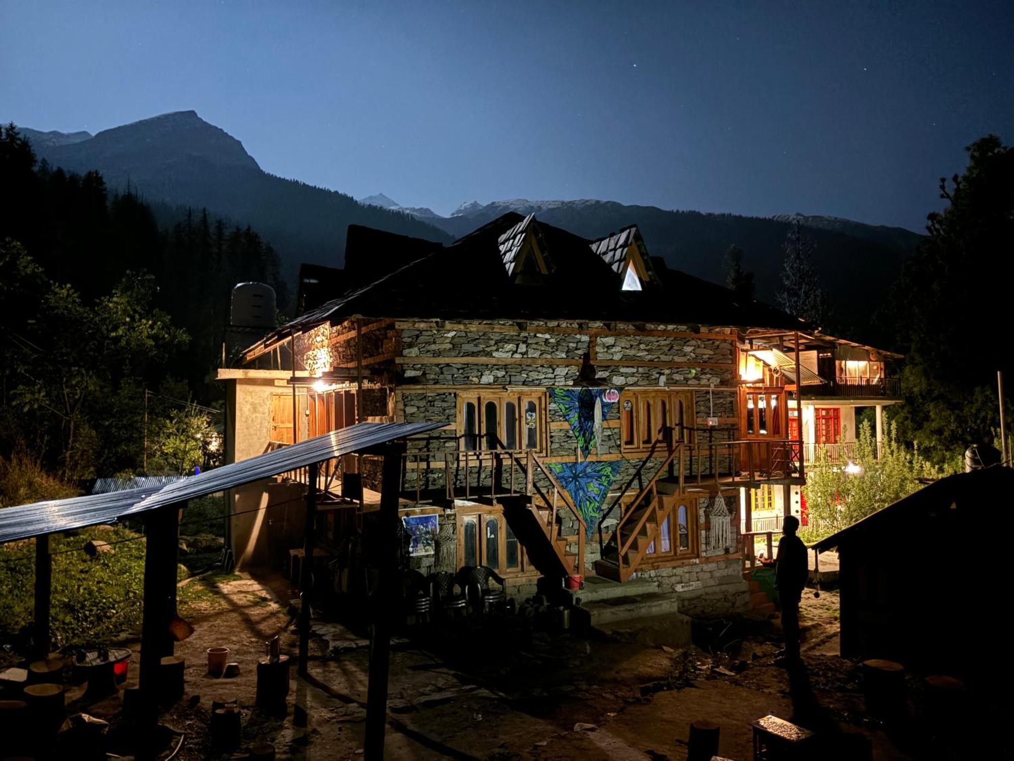 Old Brahma Homestay Kalgha Exterior photo